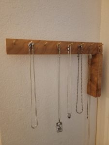Hanger in Cherry